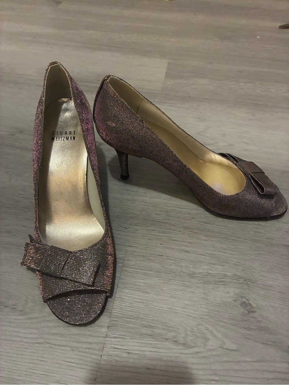 Stuart Weitzman Metallic Shimmer Bow Peep Toe Pumps Heel size 7M